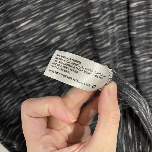 Liz Lange Maternity Side Ruched Dress- Size M - Picture 4 of 6